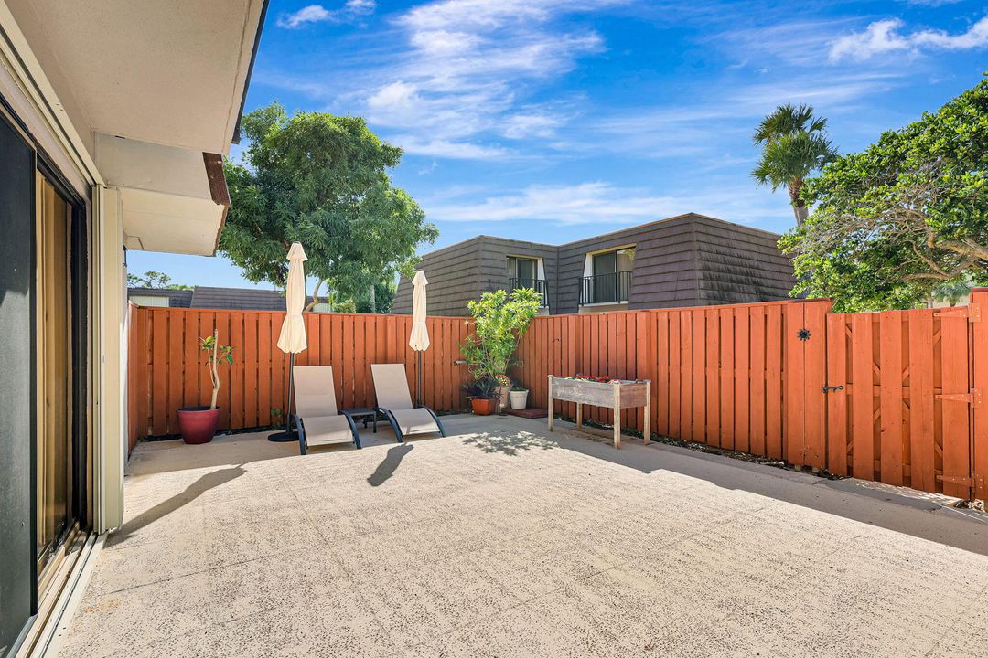 For Rent: $3,200 (2 beds, 2 baths, 1188 Square Feet)