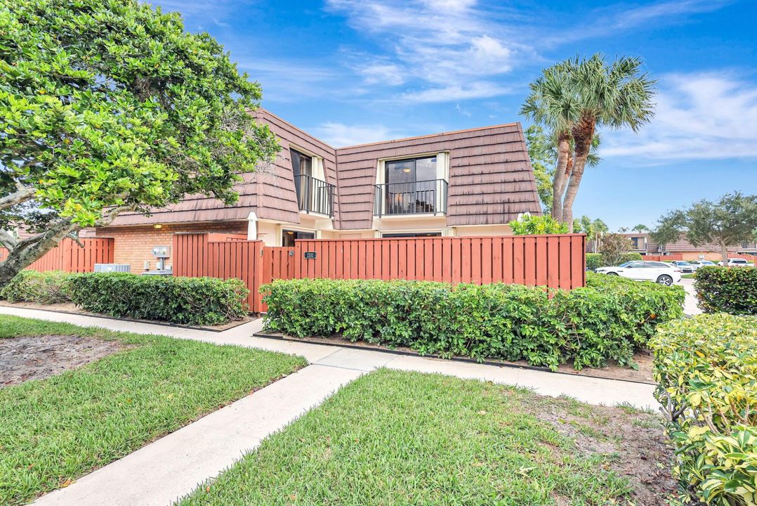 For Rent: $3,200 (2 beds, 2 baths, 1188 Square Feet)