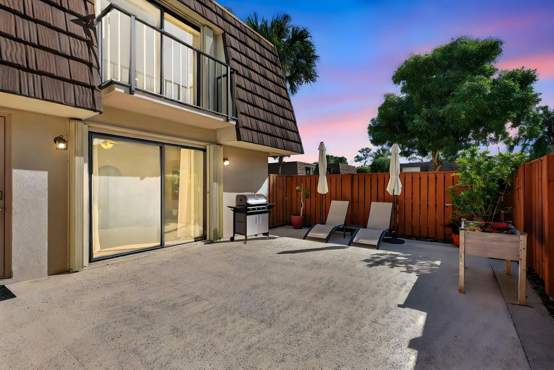 For Rent: $3,200 (2 beds, 2 baths, 1188 Square Feet)