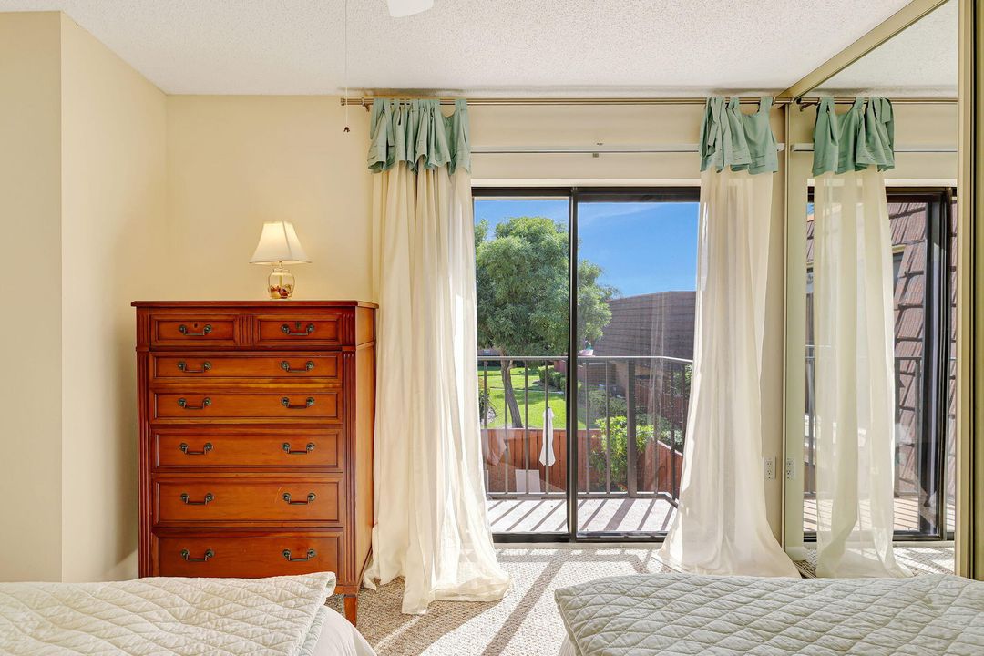 For Rent: $3,200 (2 beds, 2 baths, 1188 Square Feet)