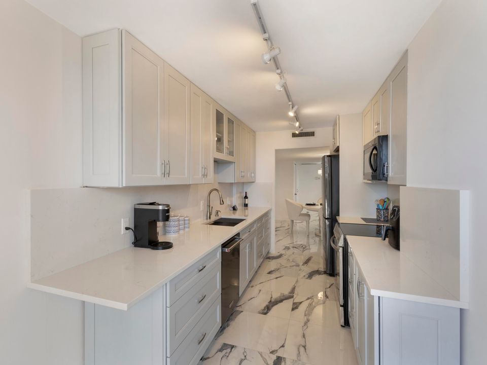 For Sale: $549,000 (2 beds, 2 baths, 1432 Square Feet)