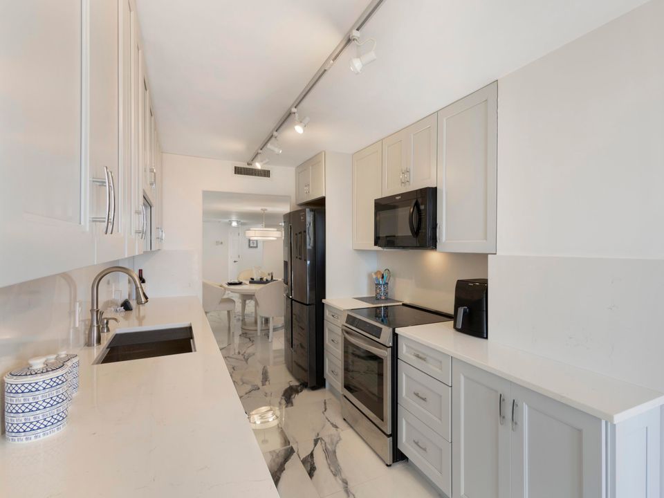 For Sale: $549,000 (2 beds, 2 baths, 1432 Square Feet)