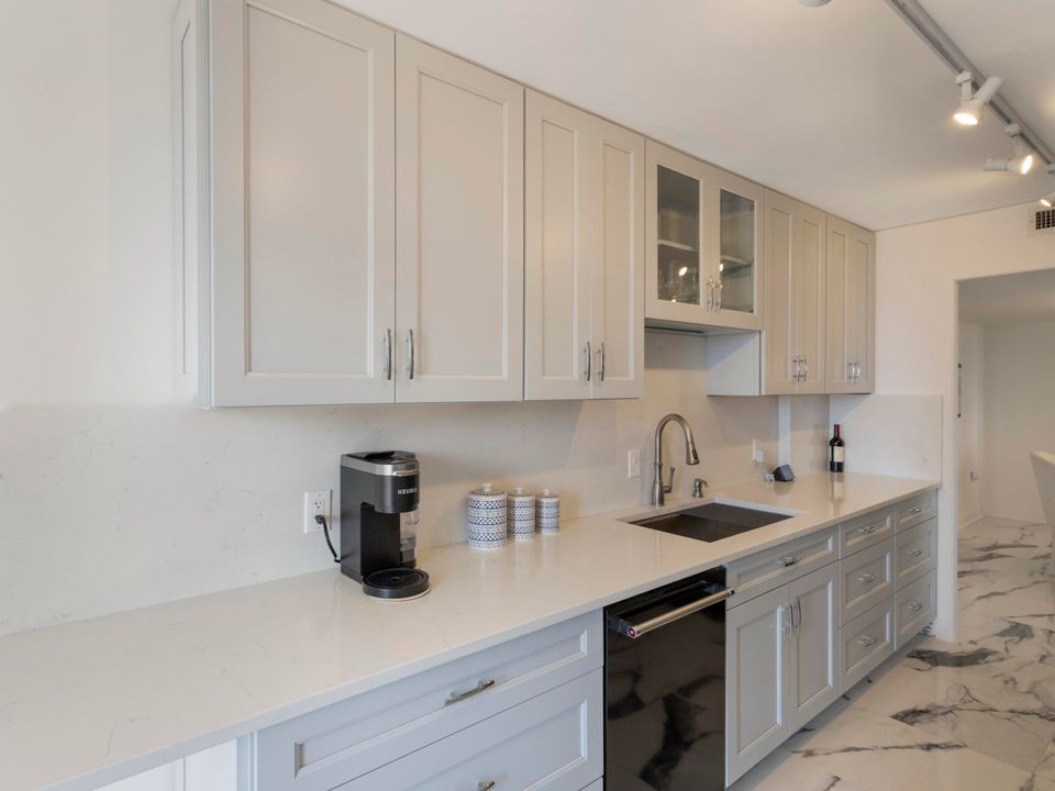 For Sale: $549,000 (2 beds, 2 baths, 1432 Square Feet)