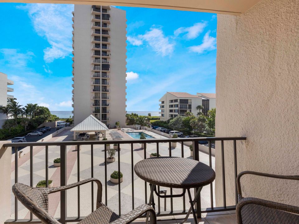 For Sale: $549,000 (2 beds, 2 baths, 1432 Square Feet)