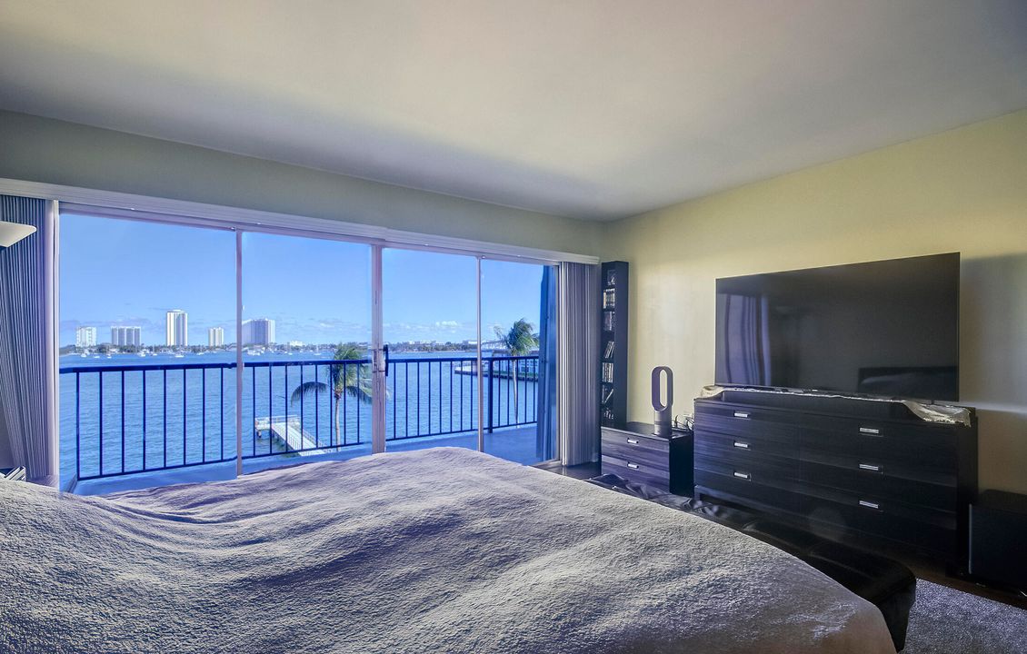 For Sale: $380,000 (2 beds, 2 baths, 1440 Square Feet)