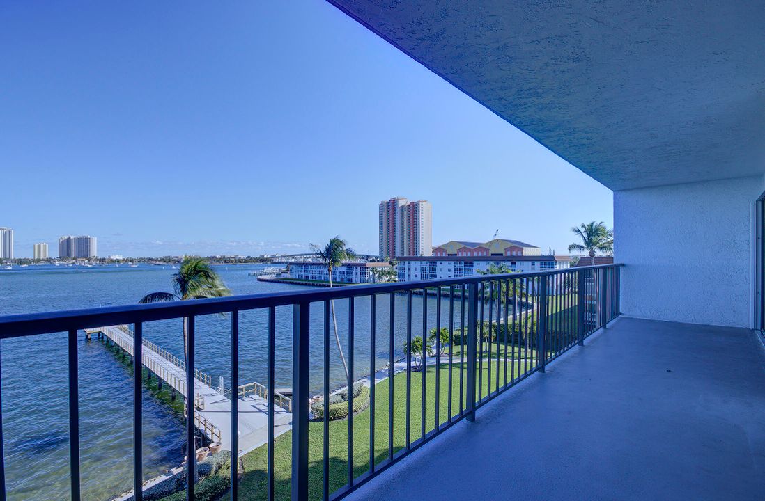 For Sale: $380,000 (2 beds, 2 baths, 1440 Square Feet)