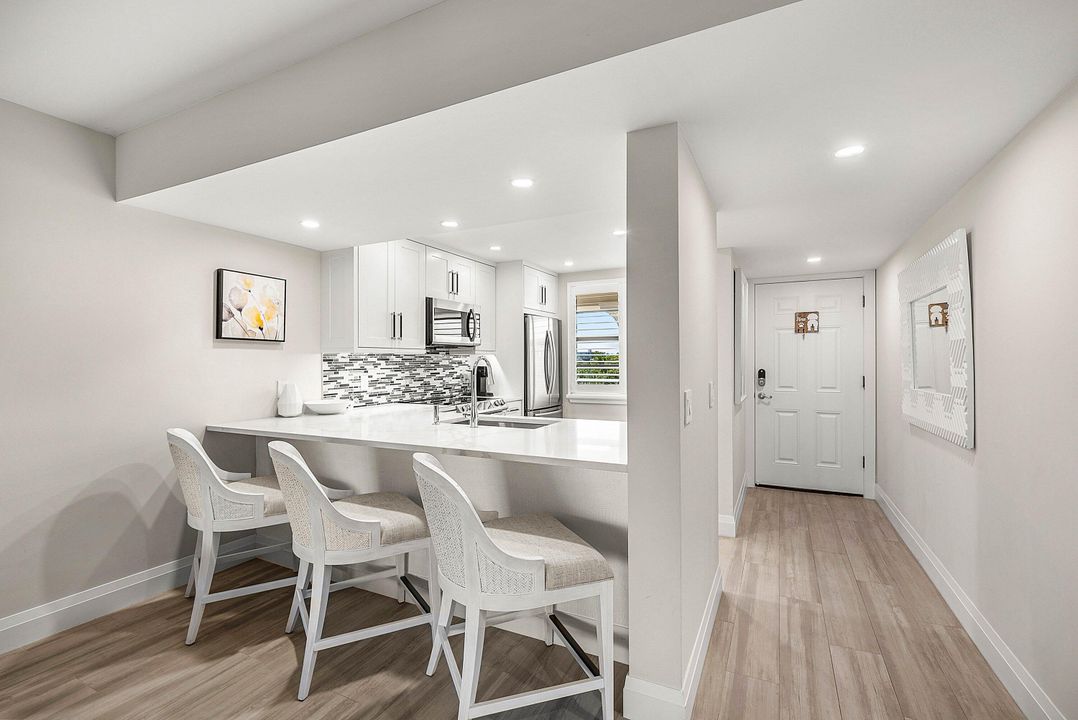 待售: $349,900 (2 贝兹, 2 浴室, 1385 平方英尺)