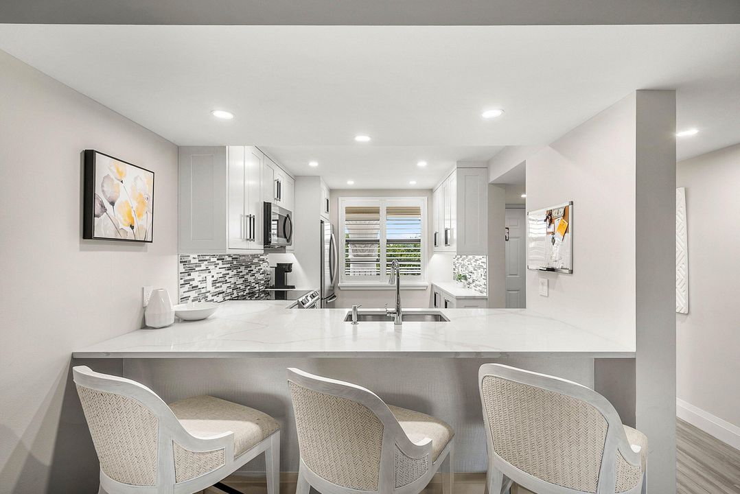 待售: $349,900 (2 贝兹, 2 浴室, 1385 平方英尺)