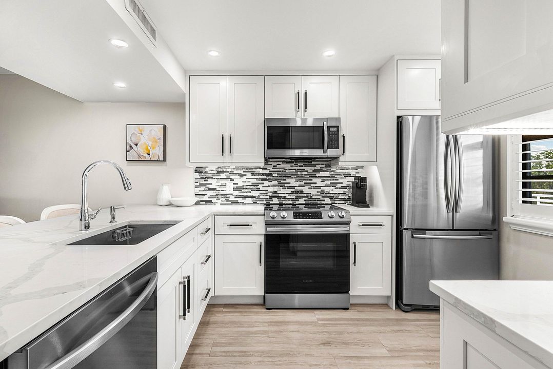 待售: $349,900 (2 贝兹, 2 浴室, 1385 平方英尺)