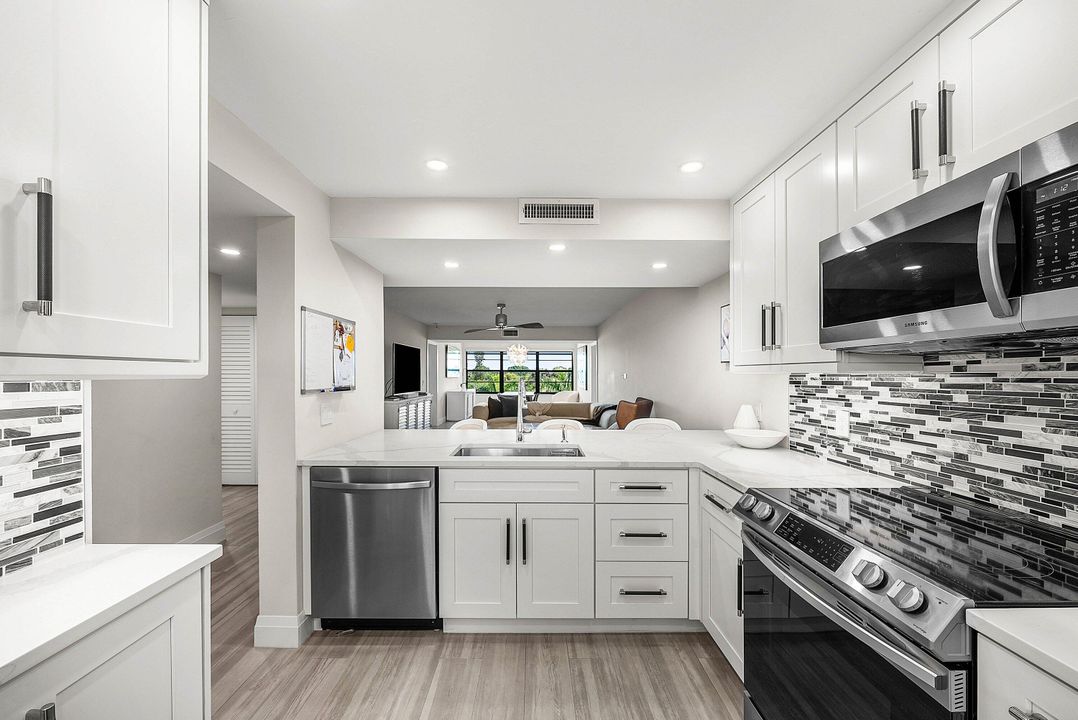 待售: $349,900 (2 贝兹, 2 浴室, 1385 平方英尺)