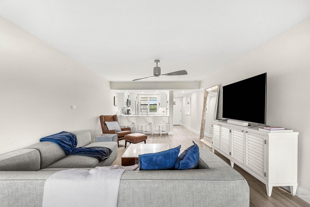 待售: $349,900 (2 贝兹, 2 浴室, 1385 平方英尺)