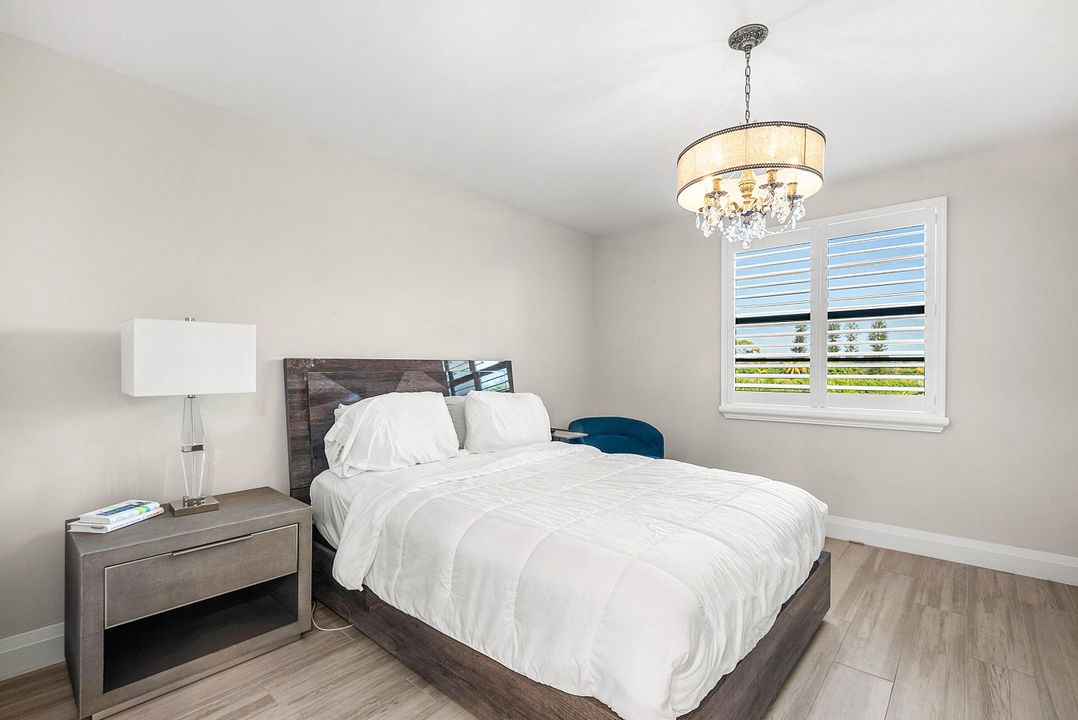 待售: $349,900 (2 贝兹, 2 浴室, 1385 平方英尺)