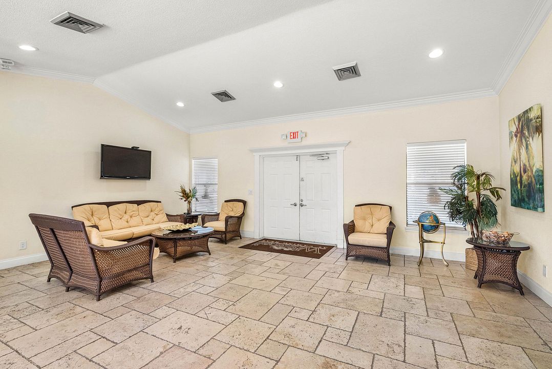 待售: $349,900 (2 贝兹, 2 浴室, 1385 平方英尺)