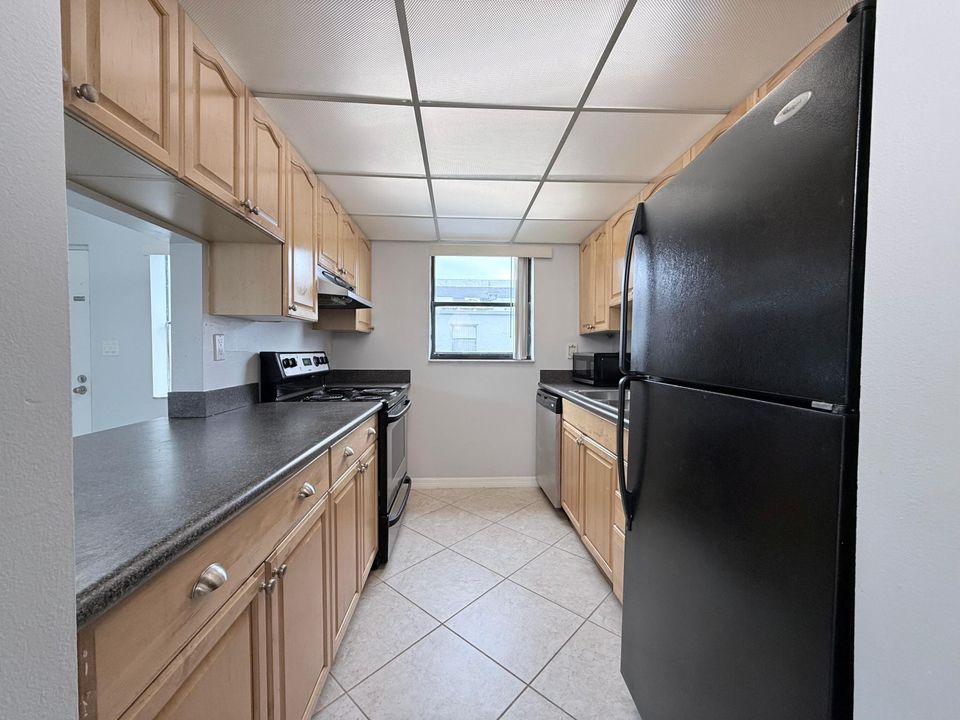 For Rent: $1,750 (1 beds, 1 baths, 775 Square Feet)