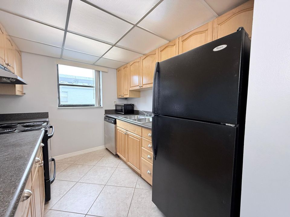 For Rent: $1,750 (1 beds, 1 baths, 775 Square Feet)