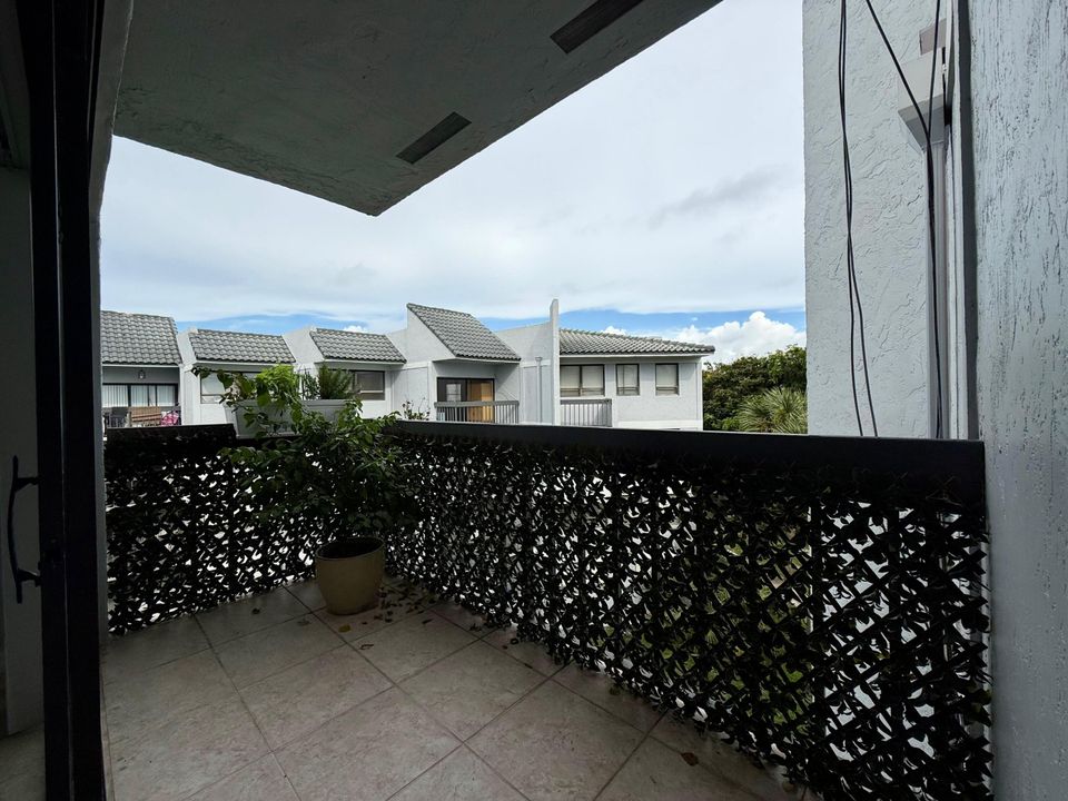 For Rent: $1,750 (1 beds, 1 baths, 775 Square Feet)