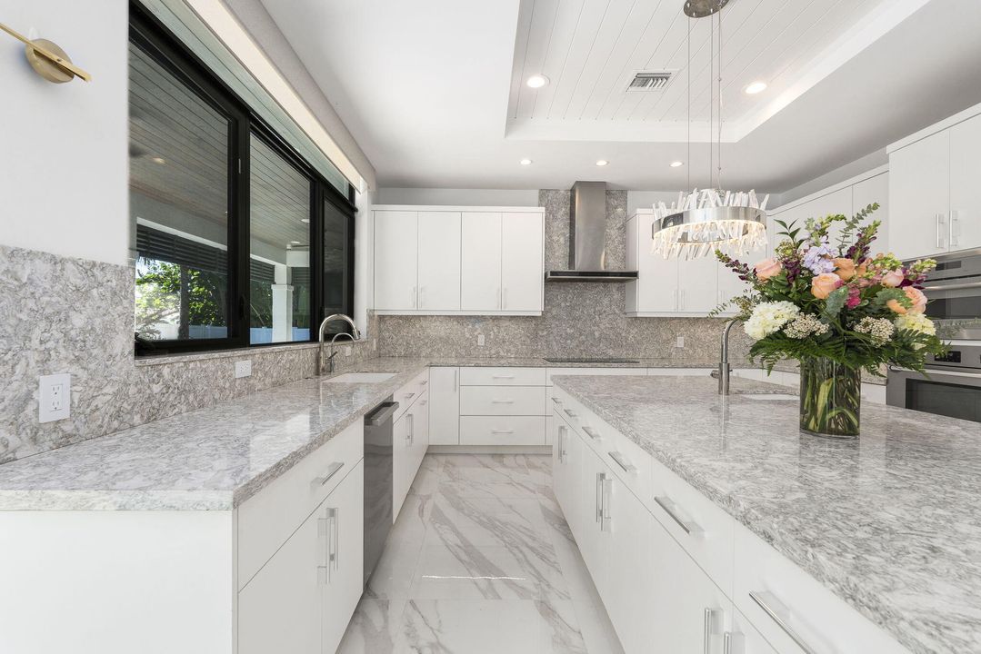 На продажу: $4,550,000 (5 спален, 5 ванн, 4400 Квадратных фут)