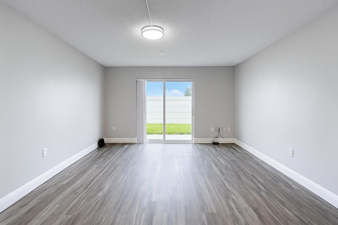 For Rent: $2,050 (2 beds, 2 baths, 1200 Square Feet)