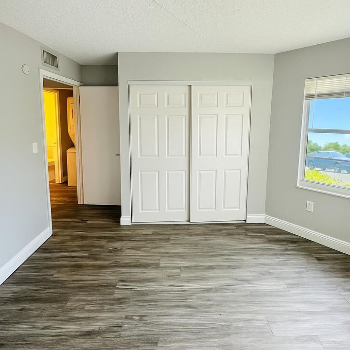 For Rent: $2,050 (2 beds, 2 baths, 1200 Square Feet)