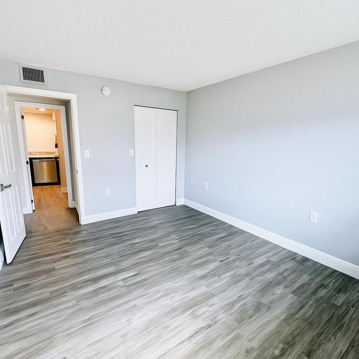 For Rent: $2,050 (2 beds, 2 baths, 1200 Square Feet)