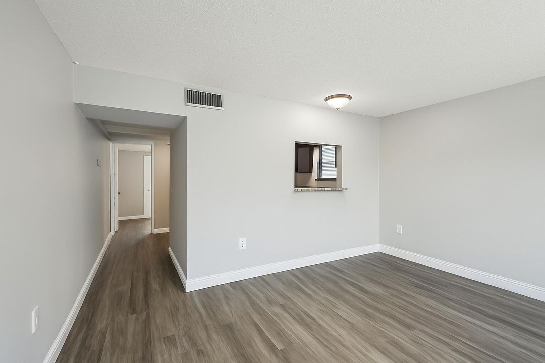 For Rent: $2,050 (2 beds, 2 baths, 1200 Square Feet)