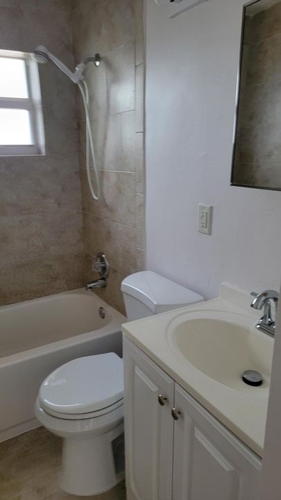 For Rent: $1,275 (2 beds, 1 baths, 648 Square Feet)