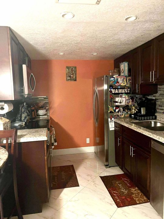For Rent: $2,200 (2 beds, 2 baths, 770 Square Feet)