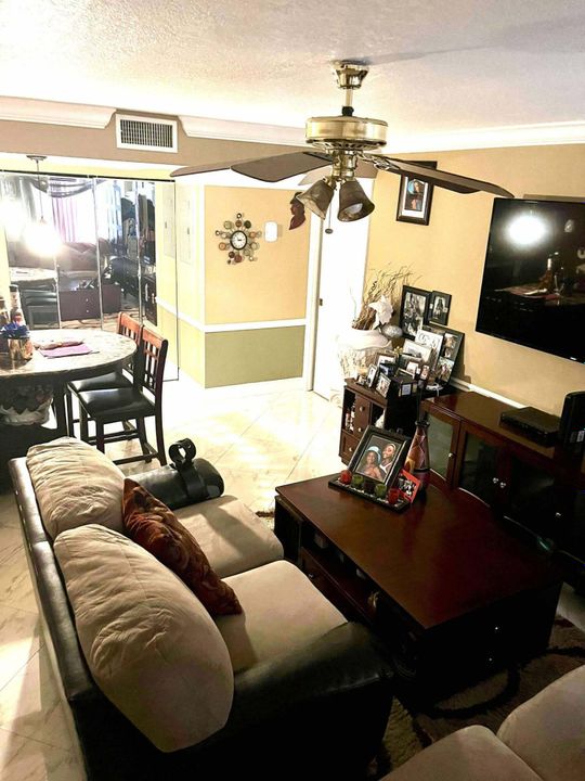 For Rent: $2,200 (2 beds, 2 baths, 770 Square Feet)