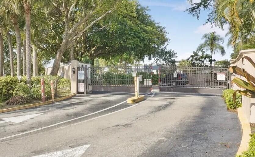 For Rent: $2,200 (2 beds, 2 baths, 770 Square Feet)