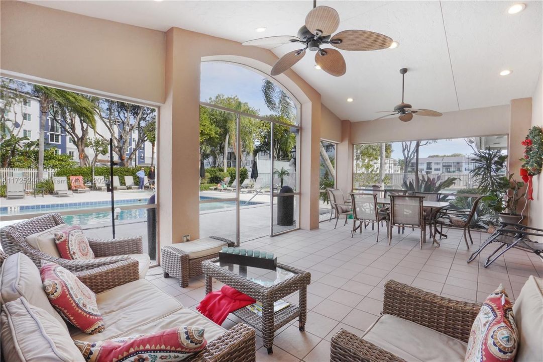 For Rent: $2,200 (2 beds, 2 baths, 770 Square Feet)