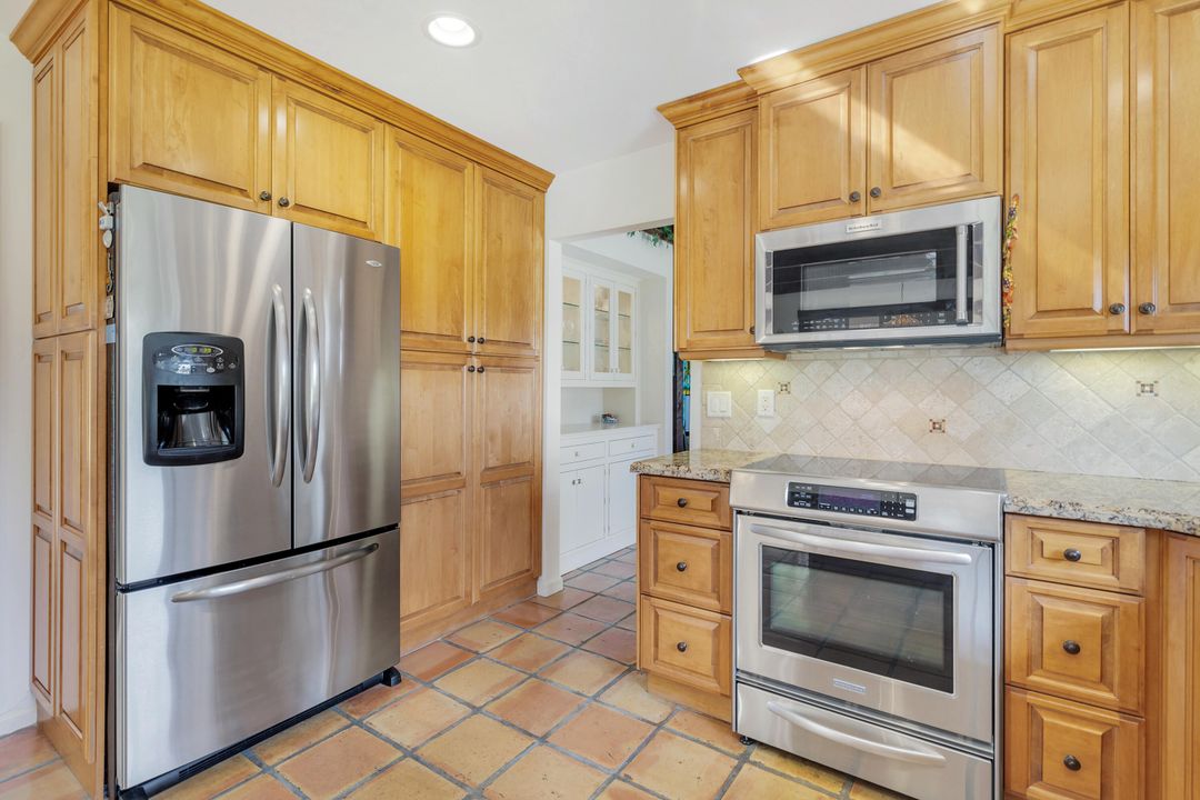 For Sale: $1,095,000 (4 beds, 3 baths, 2740 Square Feet)