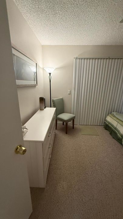 合同活跃: $2,500 (2 贝兹, 2 浴室, 980 平方英尺)