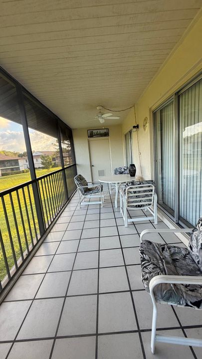 合同活跃: $2,500 (2 贝兹, 2 浴室, 980 平方英尺)