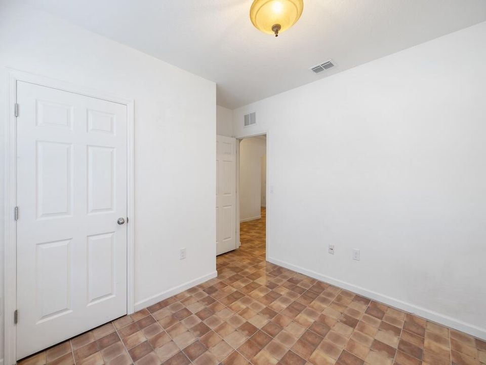 出租: $2,500 (4 贝兹, 2 浴室, 1934 平方英尺)