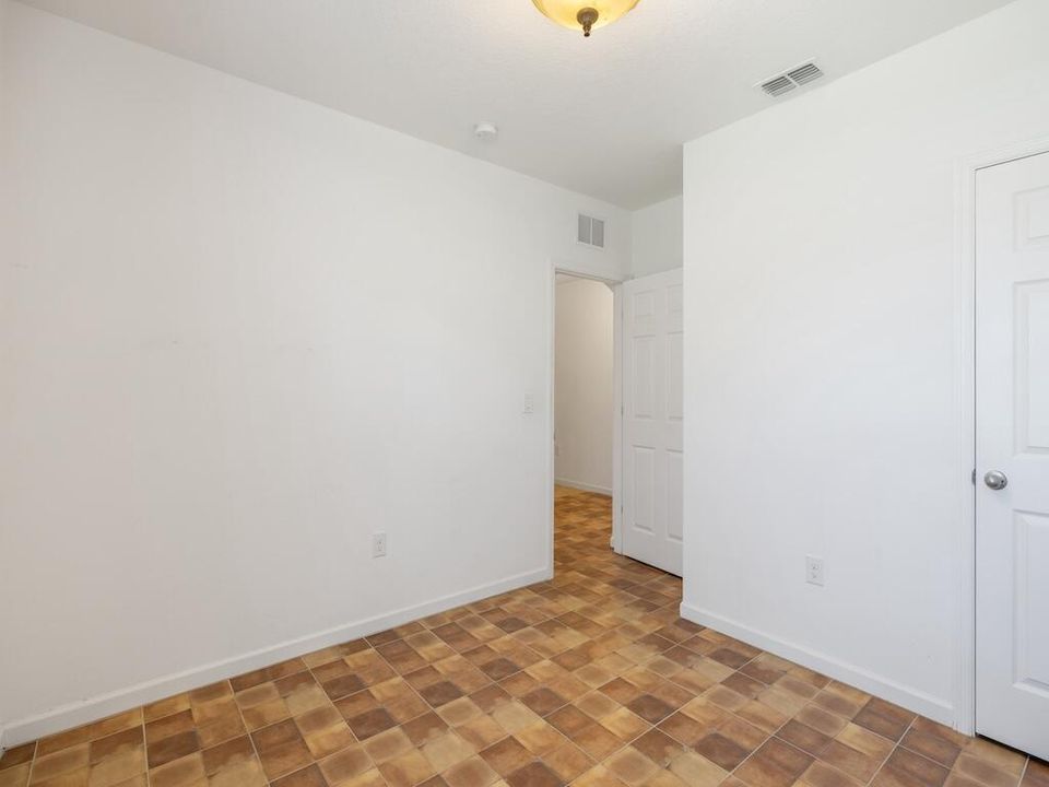 出租: $2,500 (4 贝兹, 2 浴室, 1934 平方英尺)