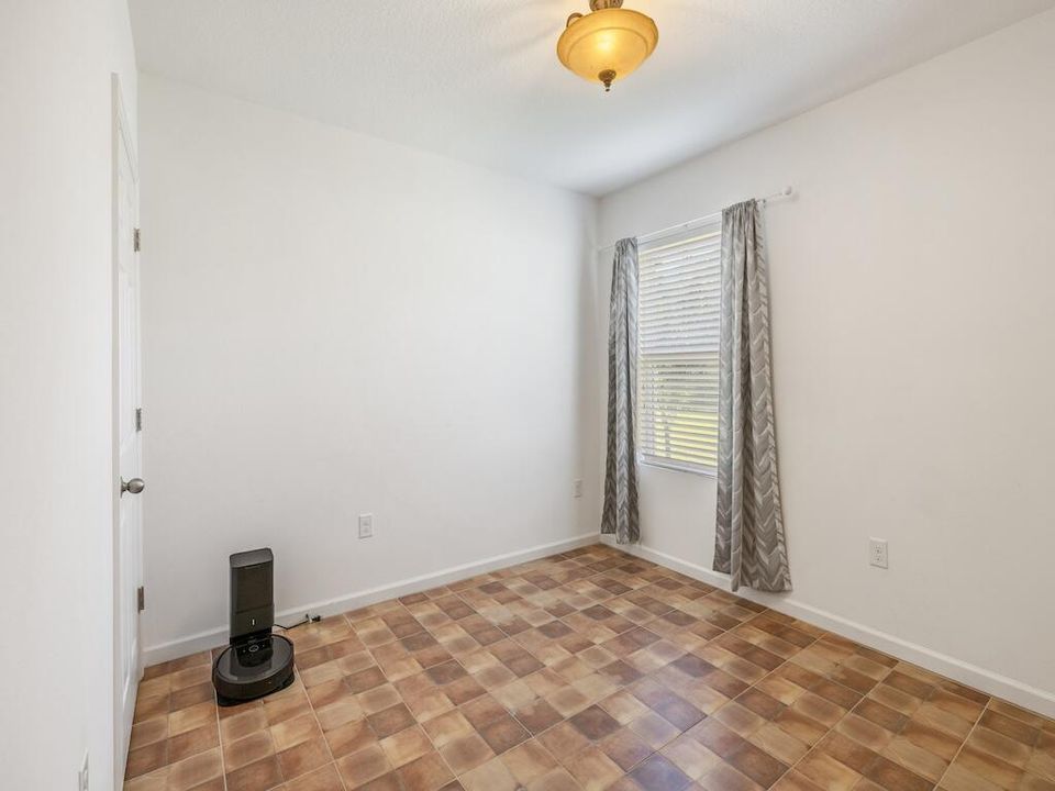 出租: $2,500 (4 贝兹, 2 浴室, 1934 平方英尺)