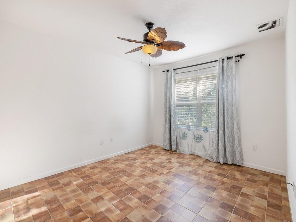 出租: $2,500 (4 贝兹, 2 浴室, 1934 平方英尺)