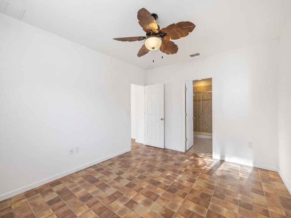 出租: $2,500 (4 贝兹, 2 浴室, 1934 平方英尺)