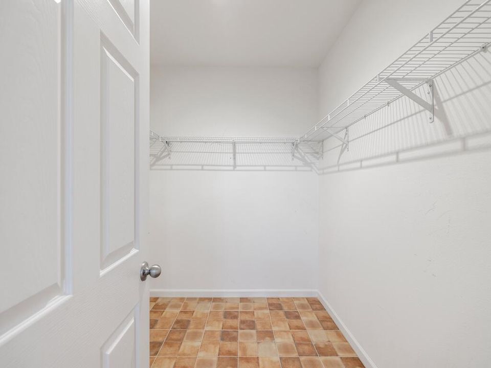 出租: $2,500 (4 贝兹, 2 浴室, 1934 平方英尺)