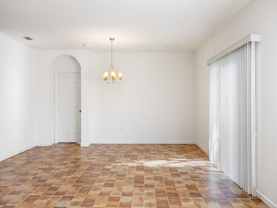 出租: $2,500 (4 贝兹, 2 浴室, 1934 平方英尺)