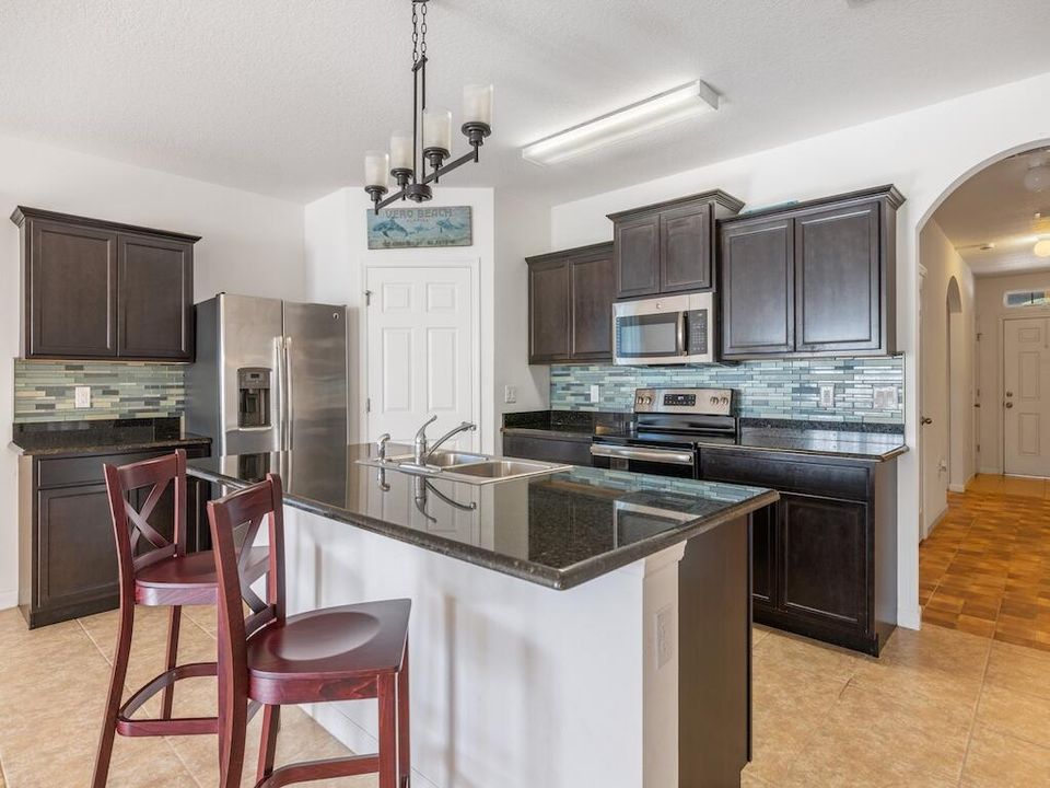 出租: $2,500 (4 贝兹, 2 浴室, 1934 平方英尺)