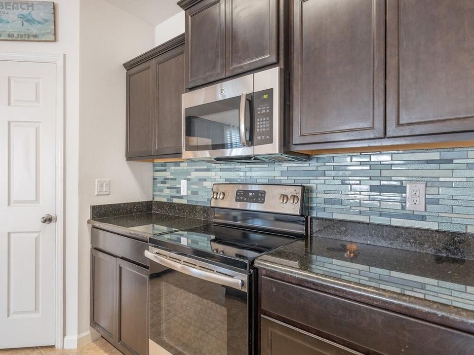 出租: $2,500 (4 贝兹, 2 浴室, 1934 平方英尺)