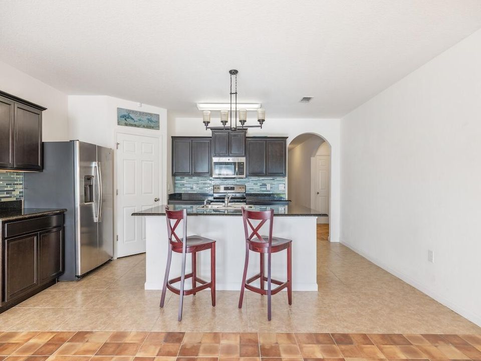 出租: $2,500 (4 贝兹, 2 浴室, 1934 平方英尺)