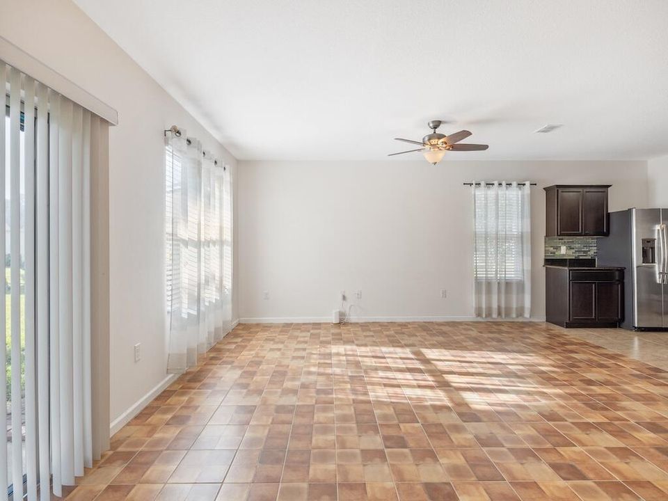 出租: $2,500 (4 贝兹, 2 浴室, 1934 平方英尺)