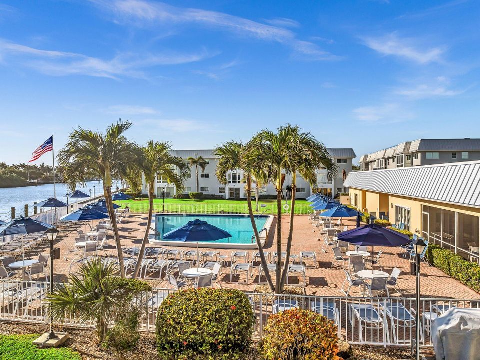 For Sale: $259,900 (2 beds, 2 baths, 1200 Square Feet)