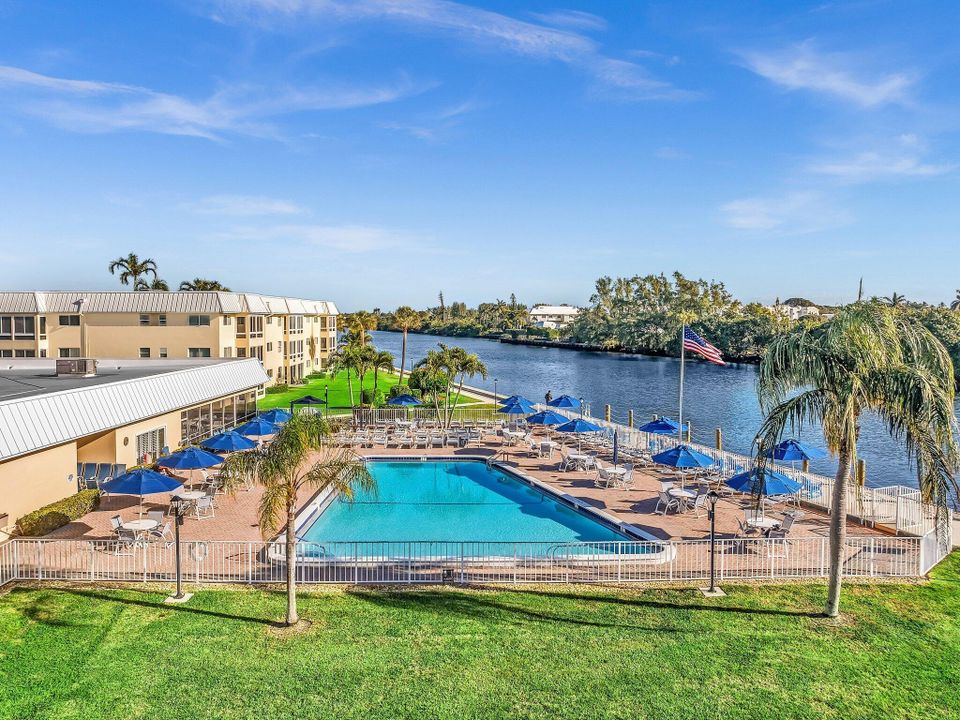 For Sale: $259,900 (2 beds, 2 baths, 1200 Square Feet)