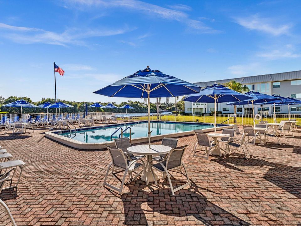 For Sale: $259,900 (2 beds, 2 baths, 1200 Square Feet)