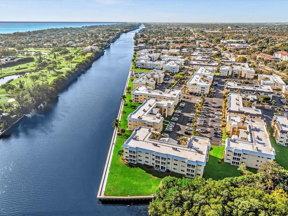 For Sale: $259,900 (2 beds, 2 baths, 1200 Square Feet)