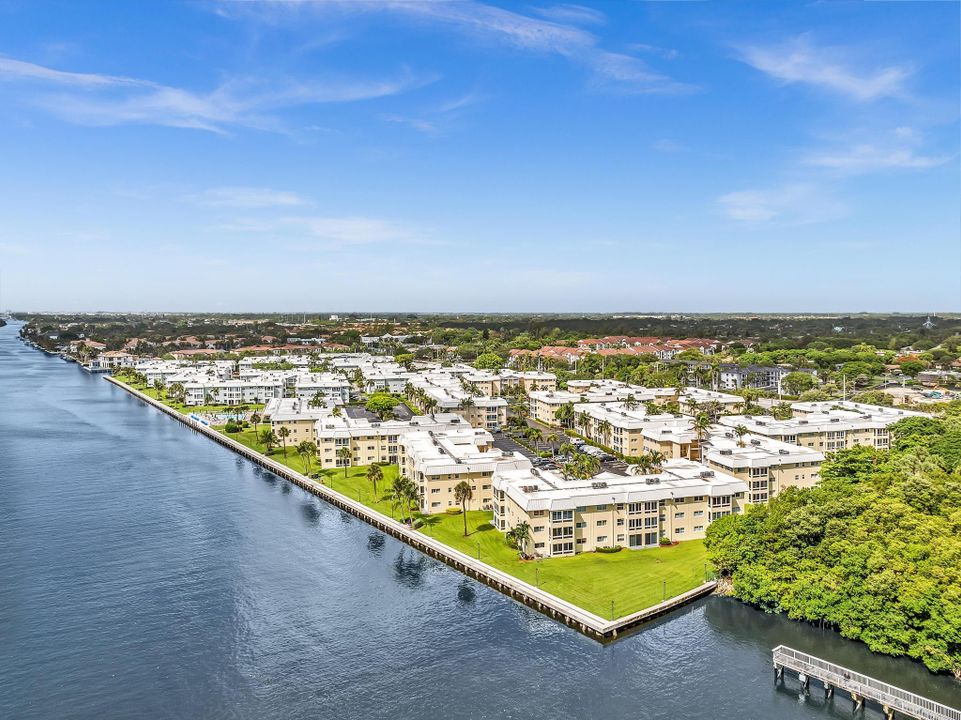 For Sale: $259,900 (2 beds, 2 baths, 1200 Square Feet)