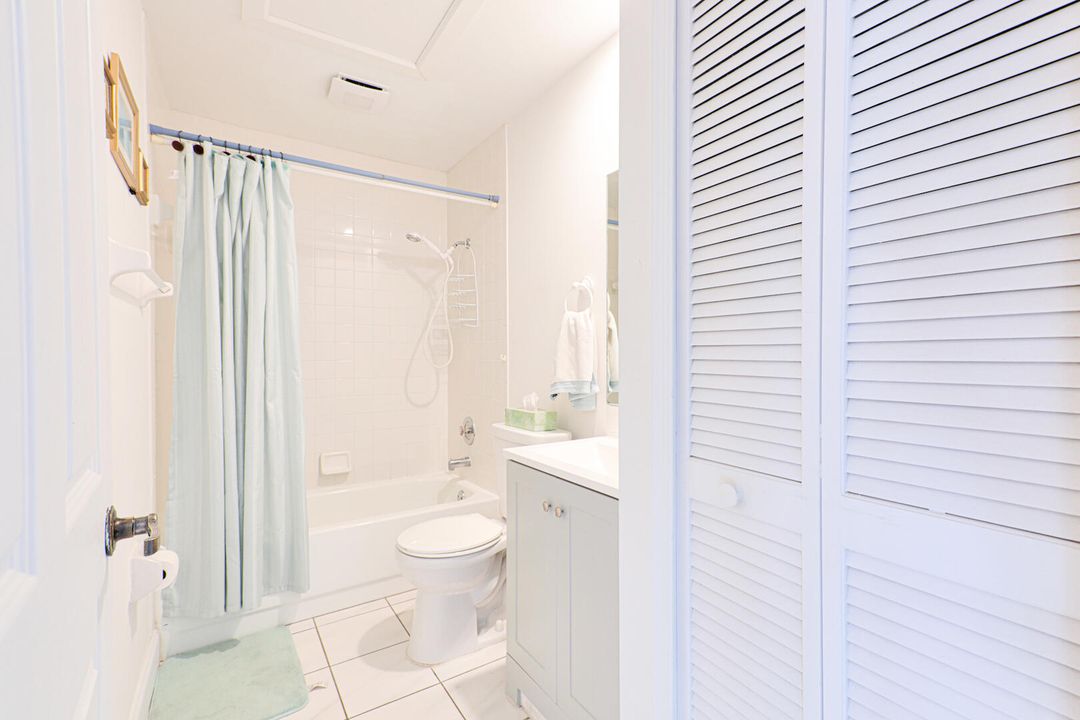 Active With Contract: $3,400 (2 beds, 2 baths, 1380 Square Feet)